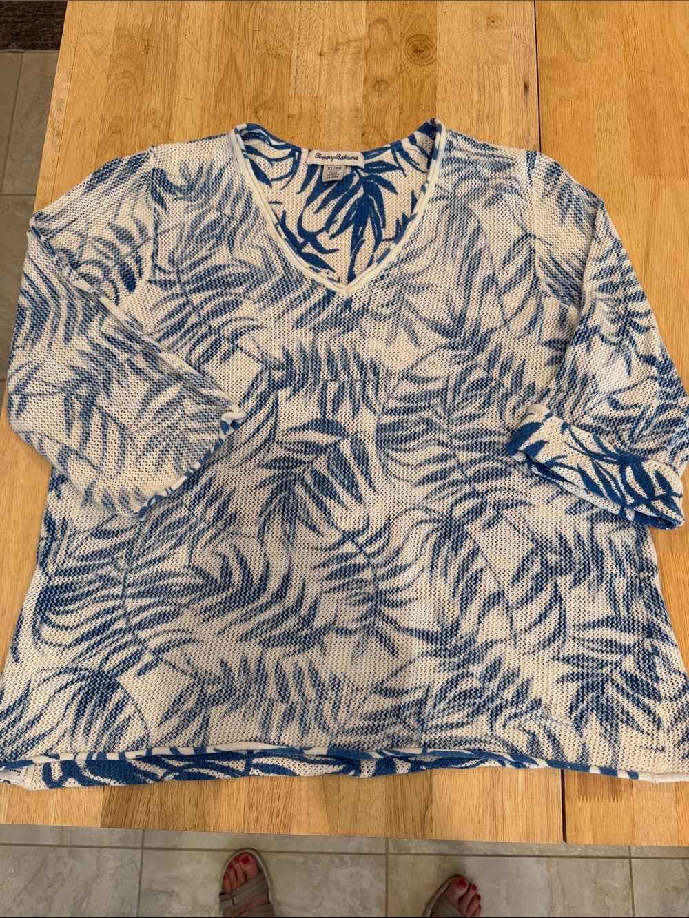 Tommy Bahama White & Blue Knit V-Neck Pullover size extra large